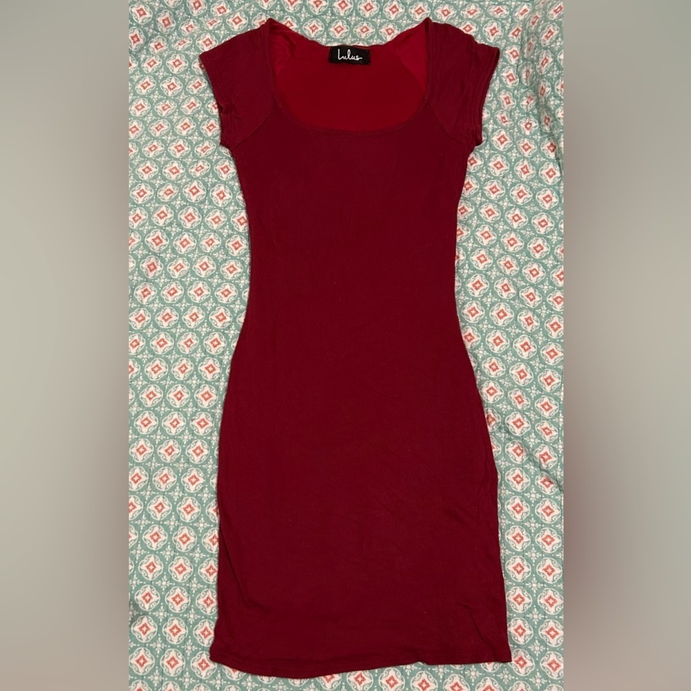 Lulus Size Small Maroon BodyCon Capped Sleeve Dress. NWOTS.